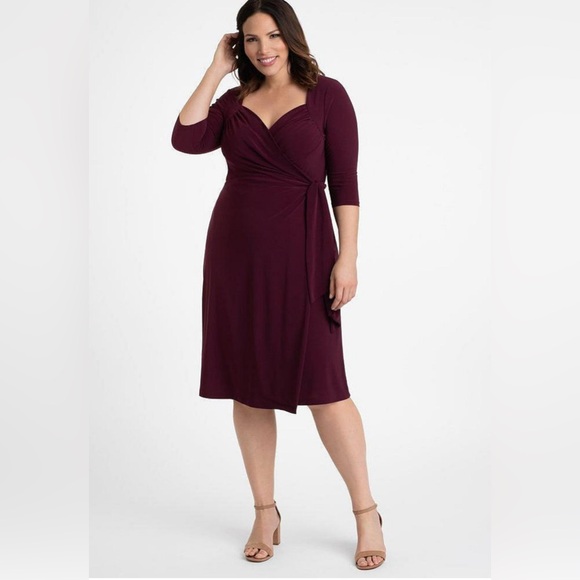 Kiyonna‎ Women's Plus Size Floral Sweetheart Knit Wrap Dress - Picture 2 of 5